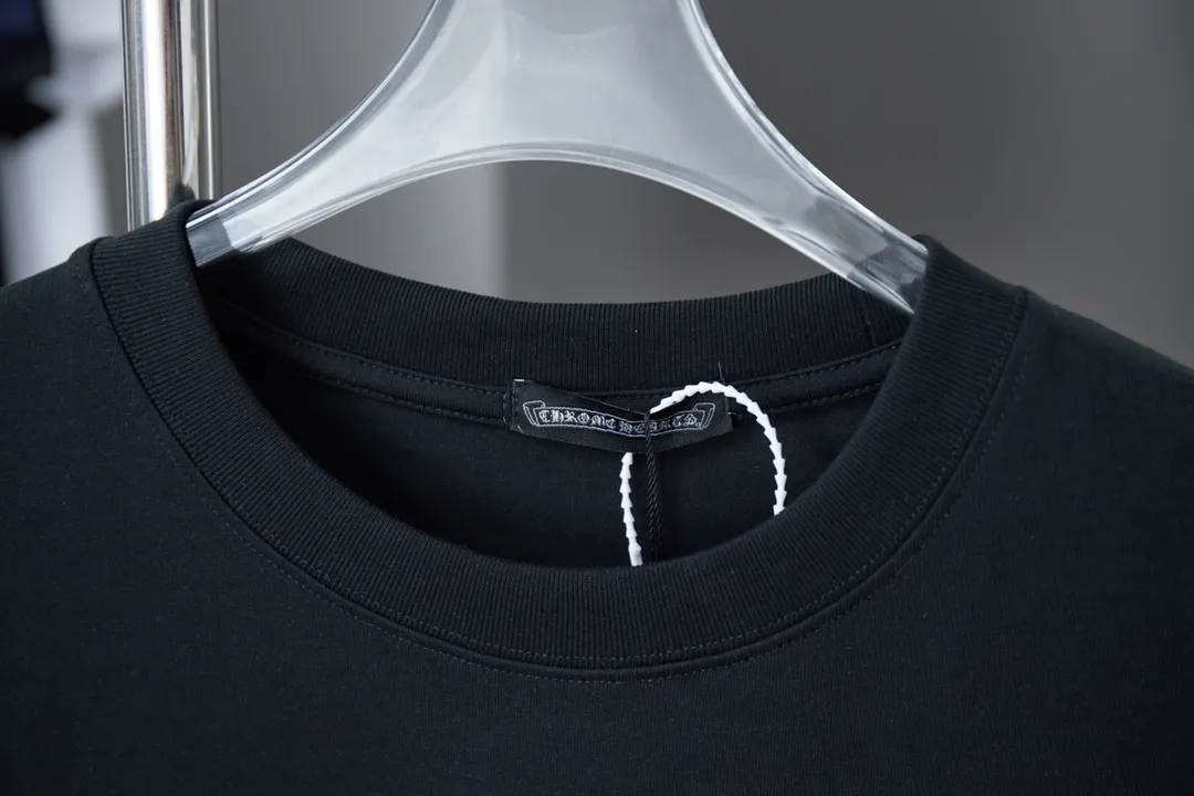 🅿️190 Ch*ome Hearte 25SS early spring new model Leather splicing embroidered Crow Heart short sleeves Light luxury essential item for daily commuting for men and women Correct version Welcome to compare Detailed features · 320g 100% pure cotton double yarn jersey fabric · Custom dyed in the same vat, special thickened 32 pieces double-strand 1X1 thread · Imported Tajima machine embroidery needle embroidery Crow Heart letter logo · Leather patch embroidery with Crow heart pattern · Double-needle stitching across seams · Original main mark, washed tag, branded moisture-proof paper packaging Color: Black/White Size: S/M/L/XL